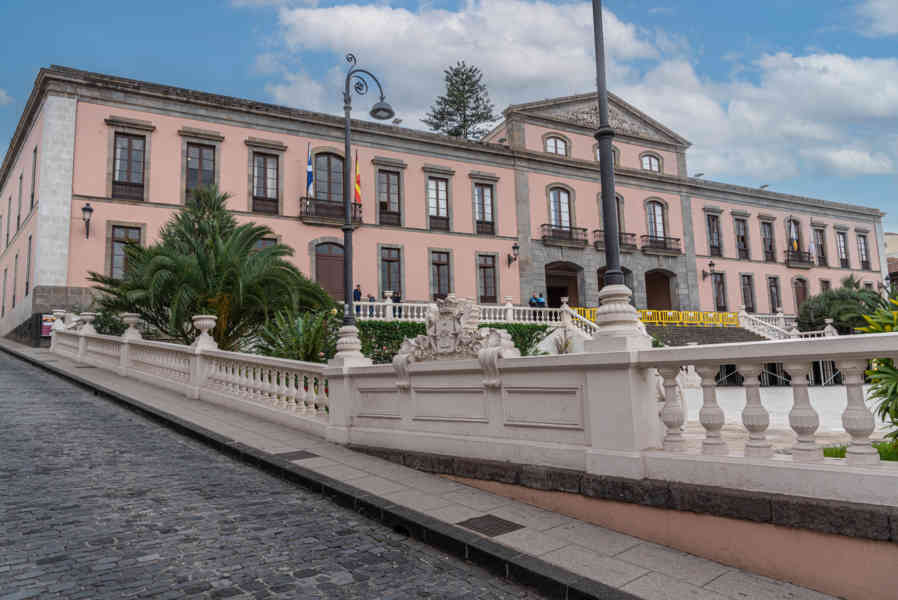 Tenerife 125 - La Orotava - Ayuntamiento.jpg